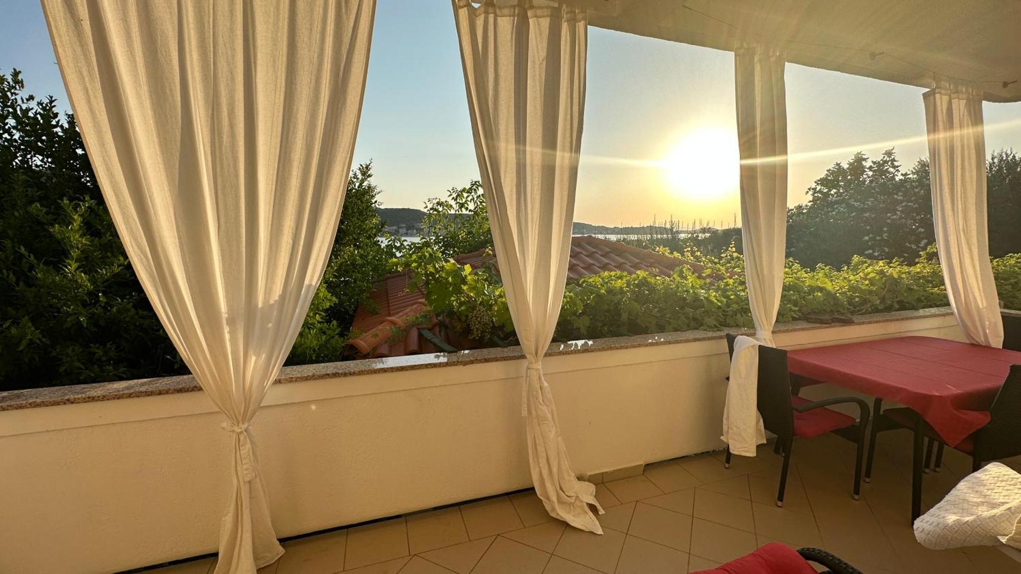 Apartments Anica Supetarska Draga Exterior photo